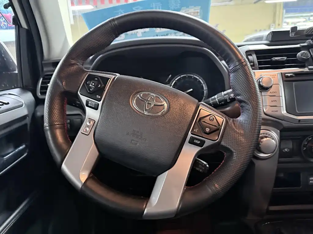 Toyota 4Runner — фото 14
