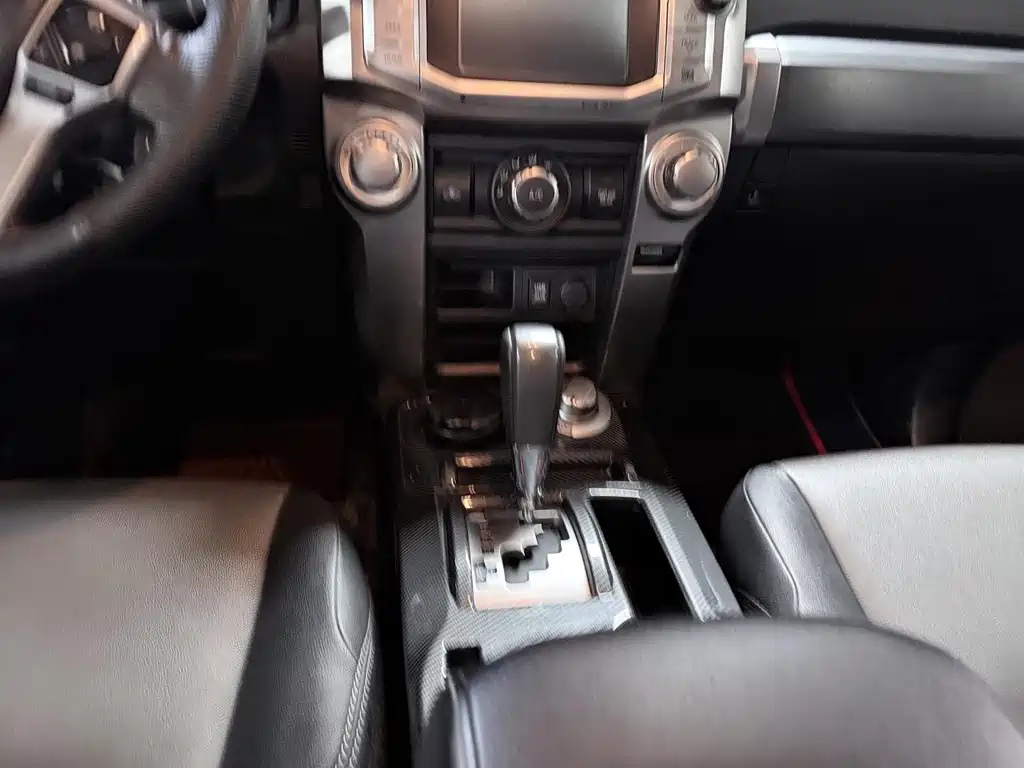 Toyota 4Runner — фото 9
