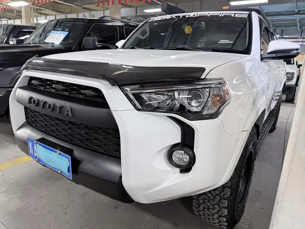Toyota 4Runner — фото 1