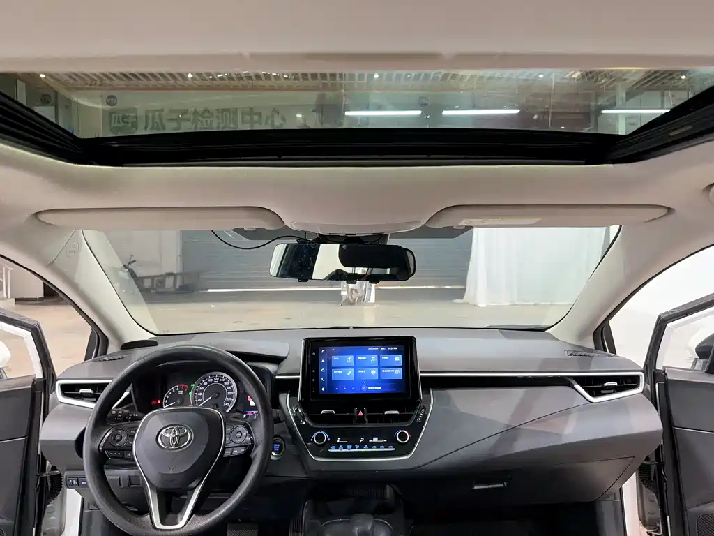 Toyota Corolla — фото 20