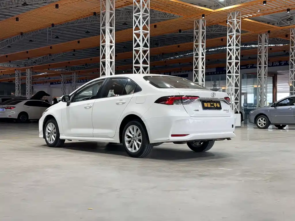 Toyota Corolla — фото 6