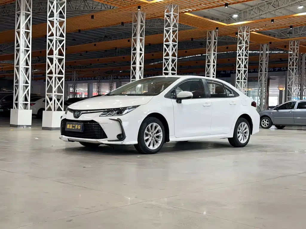Toyota Corolla — фото 1