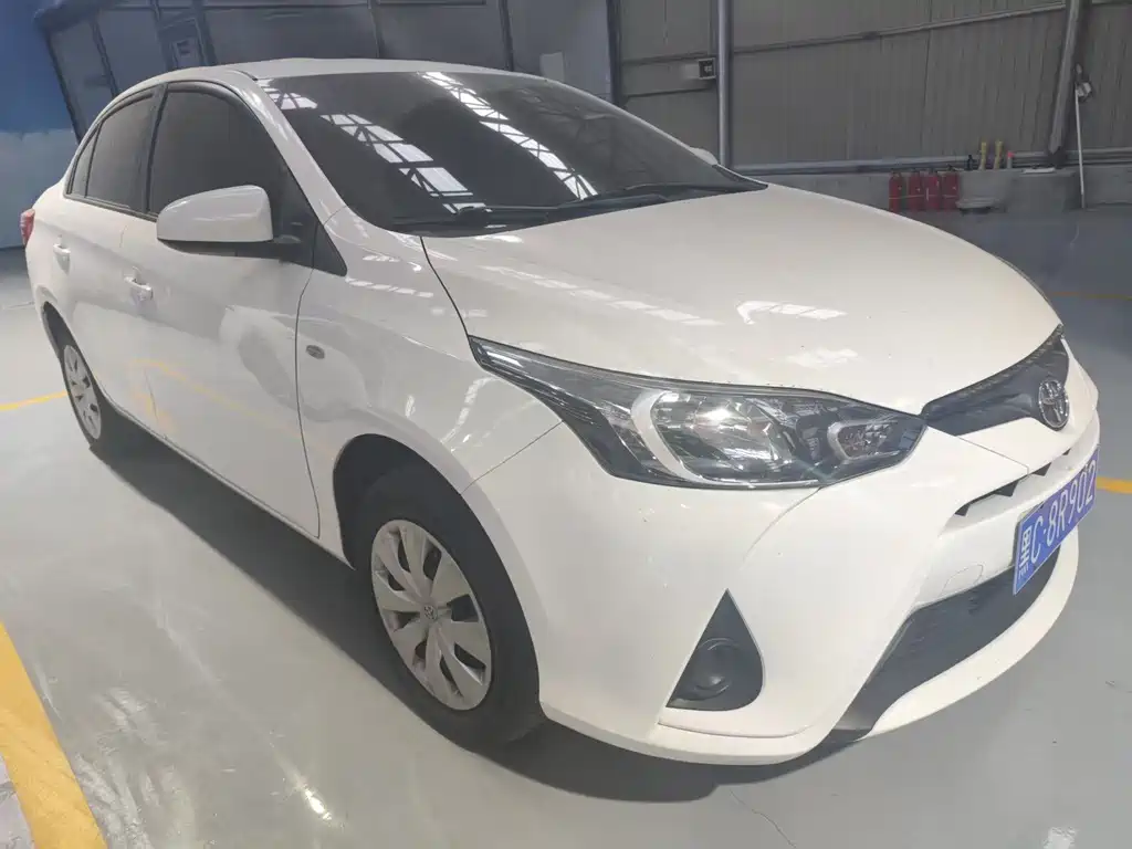 Toyota Yaris L — фото 2