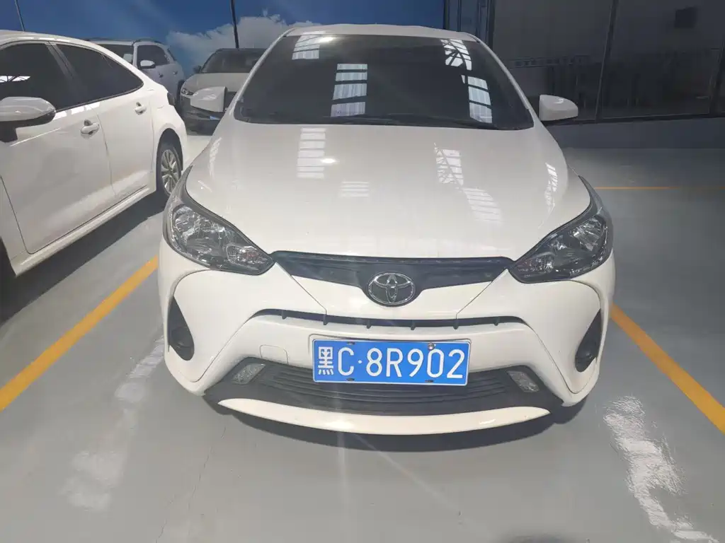 Toyota Yaris L — фото 3