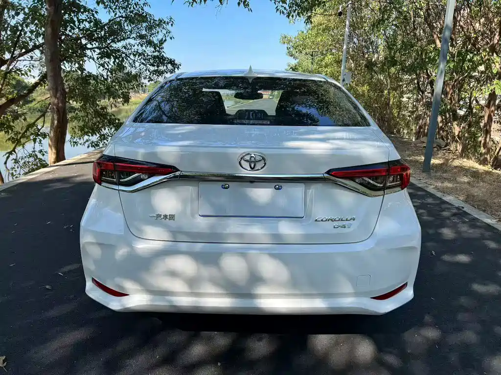 Toyota Corolla — фото 8