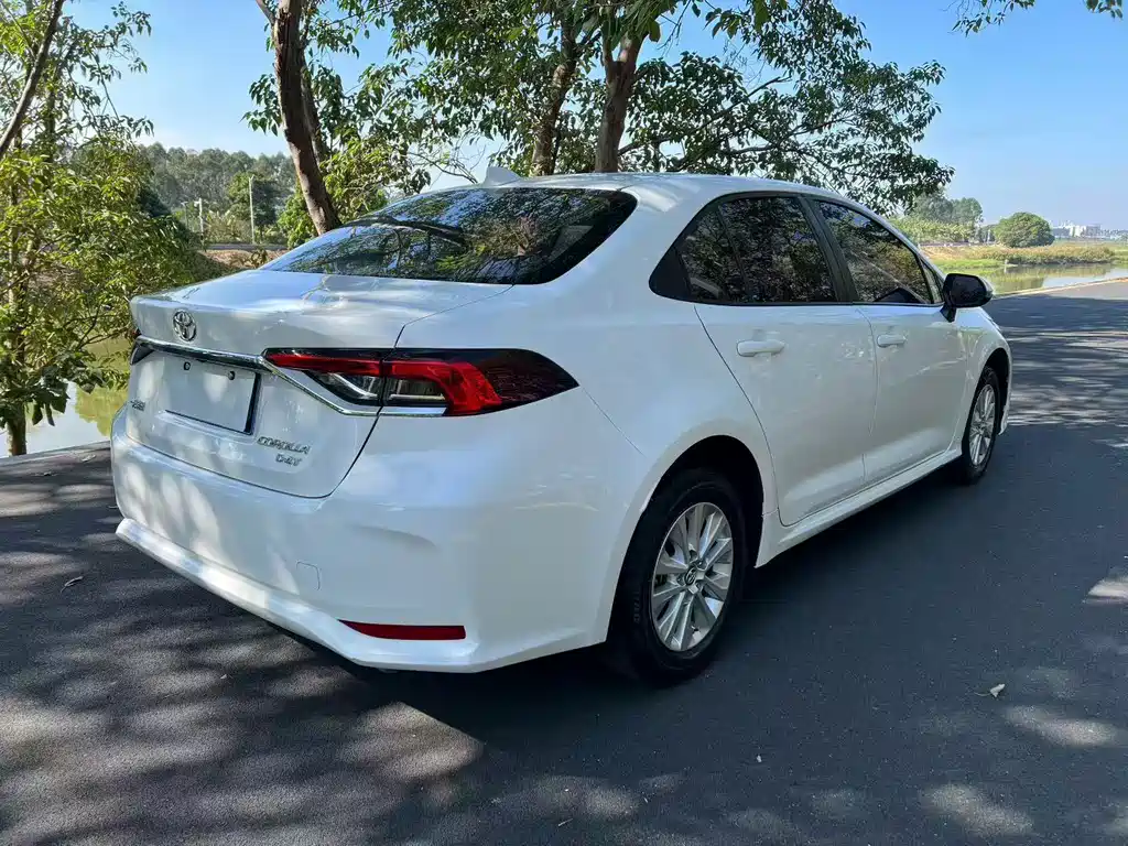 Toyota Corolla — фото 9