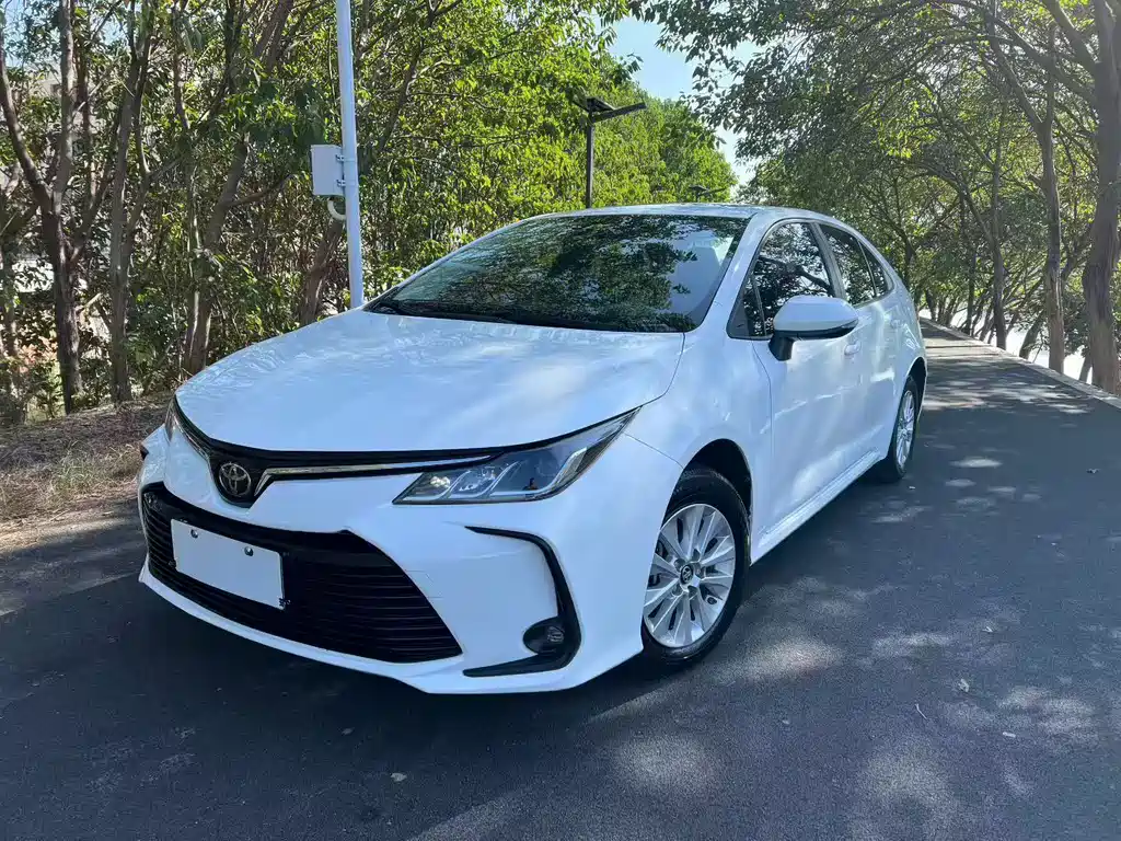 Toyota Corolla — фото 1