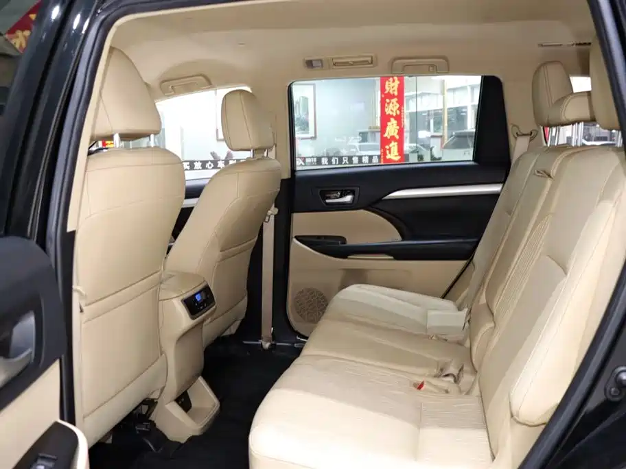 Toyota Highlander — фото 11