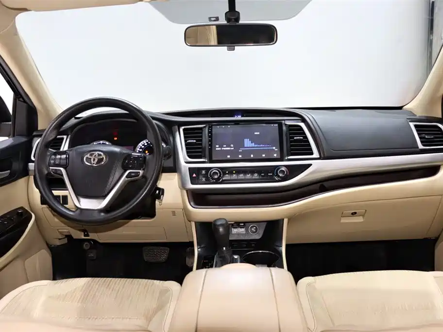 Toyota Highlander — фото 13
