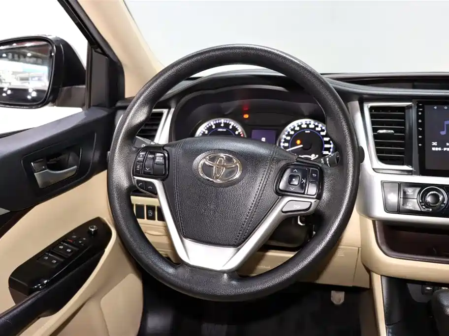 Toyota Highlander — фото 14