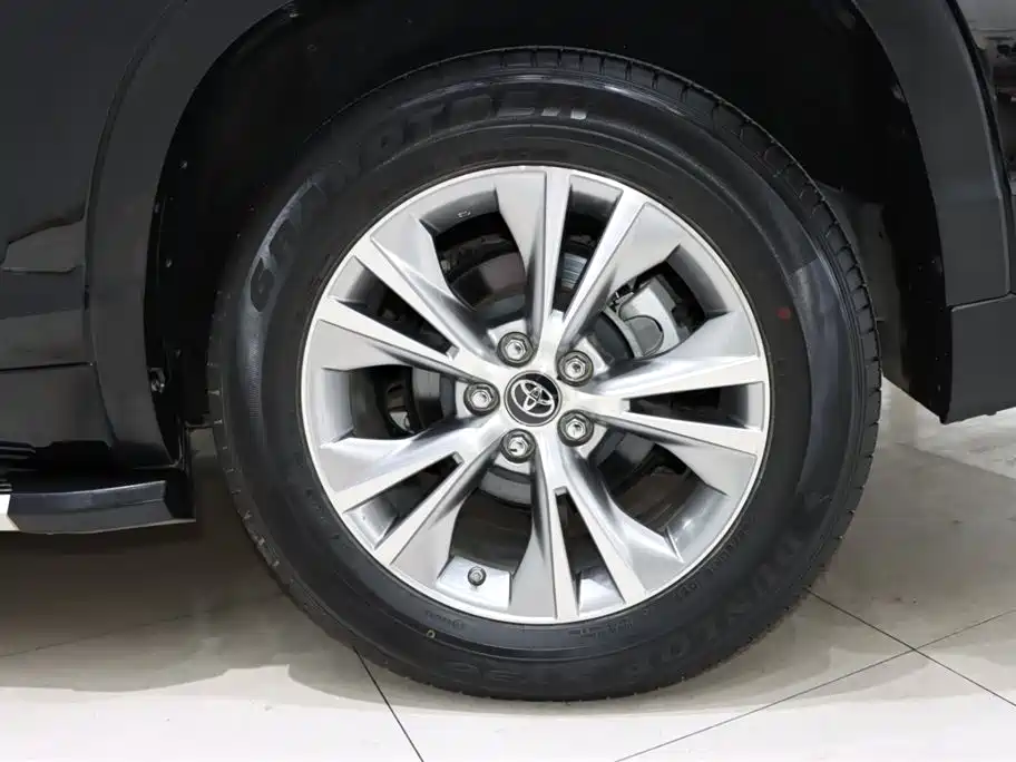 Toyota Highlander — фото 20