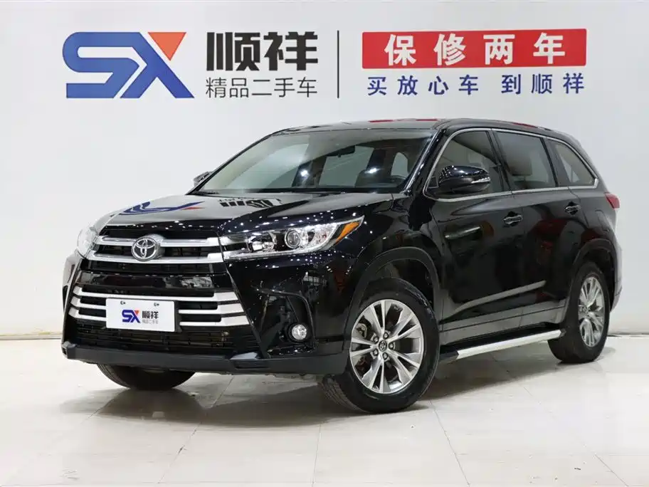 Toyota Highlander — фото 1