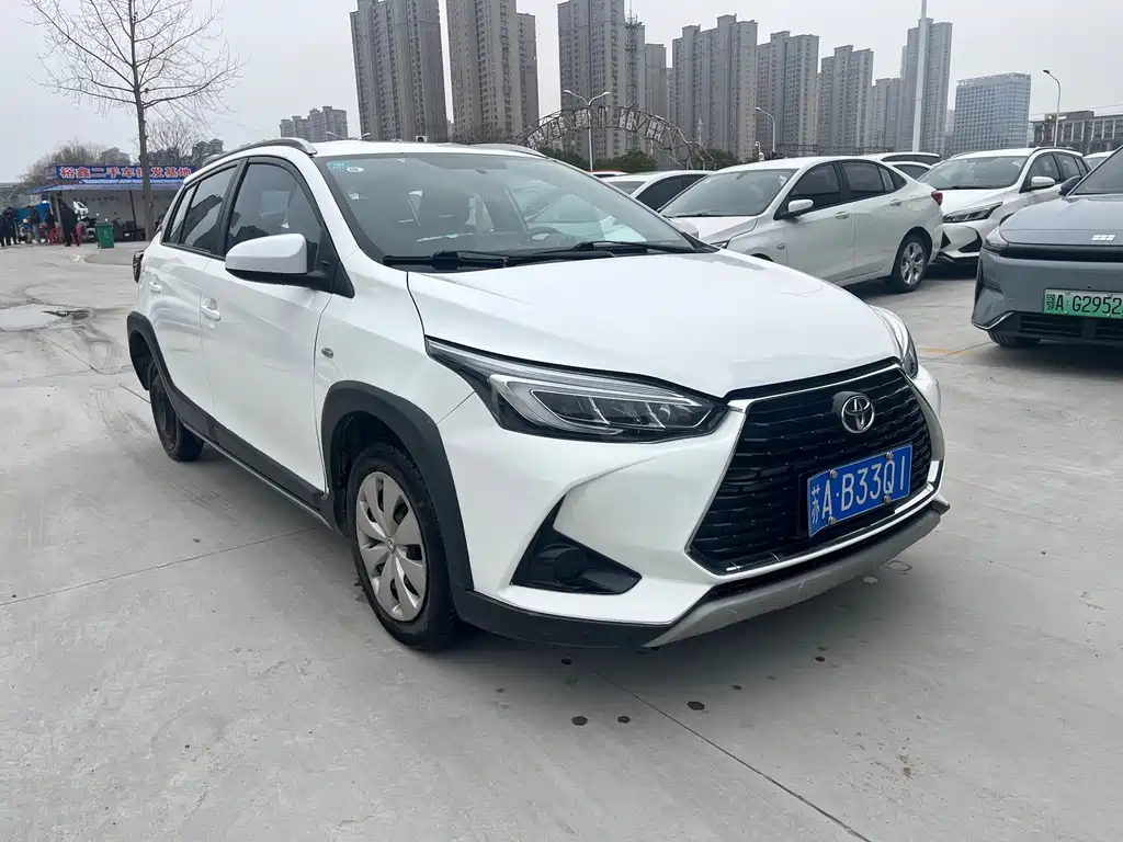 Toyota Yaris L — фото 15
