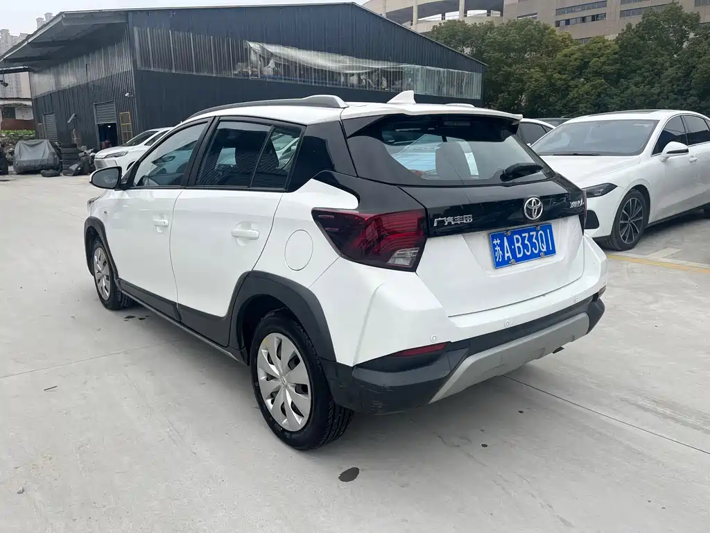 Toyota Yaris L — фото 16