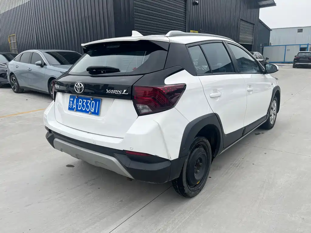 Toyota Yaris L — фото 4