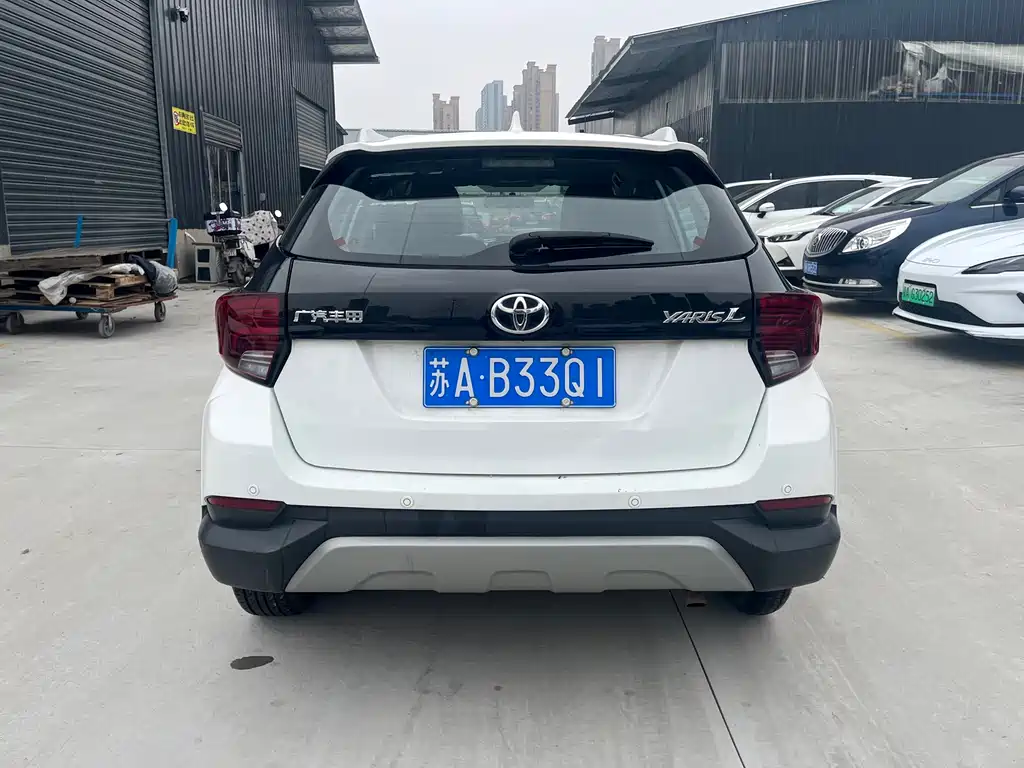 Toyota Yaris L — фото 5