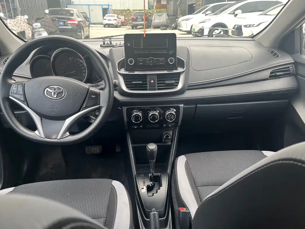 Toyota Yaris L — фото 9