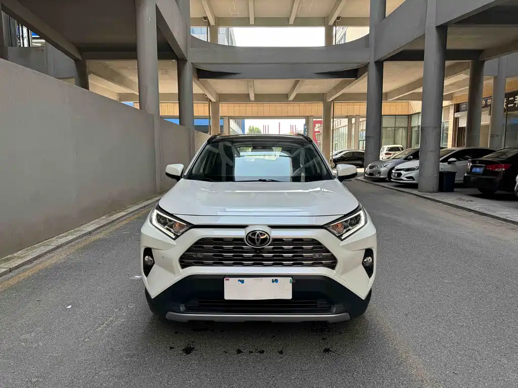 Toyota RAV4 — фото 2