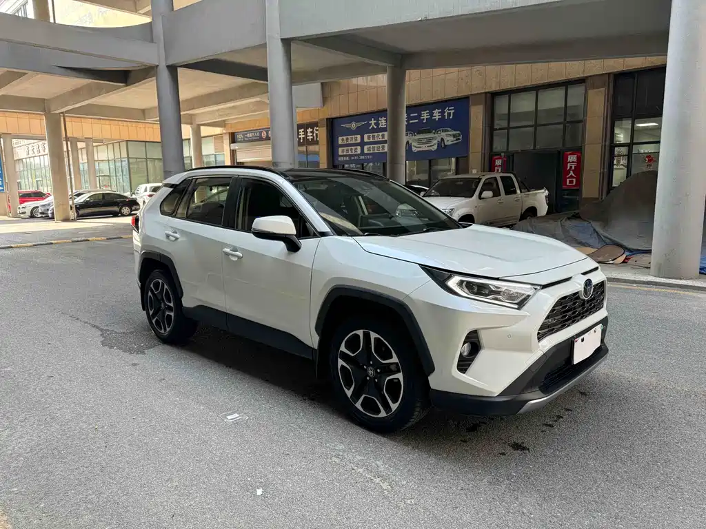 Toyota RAV4 — фото 3