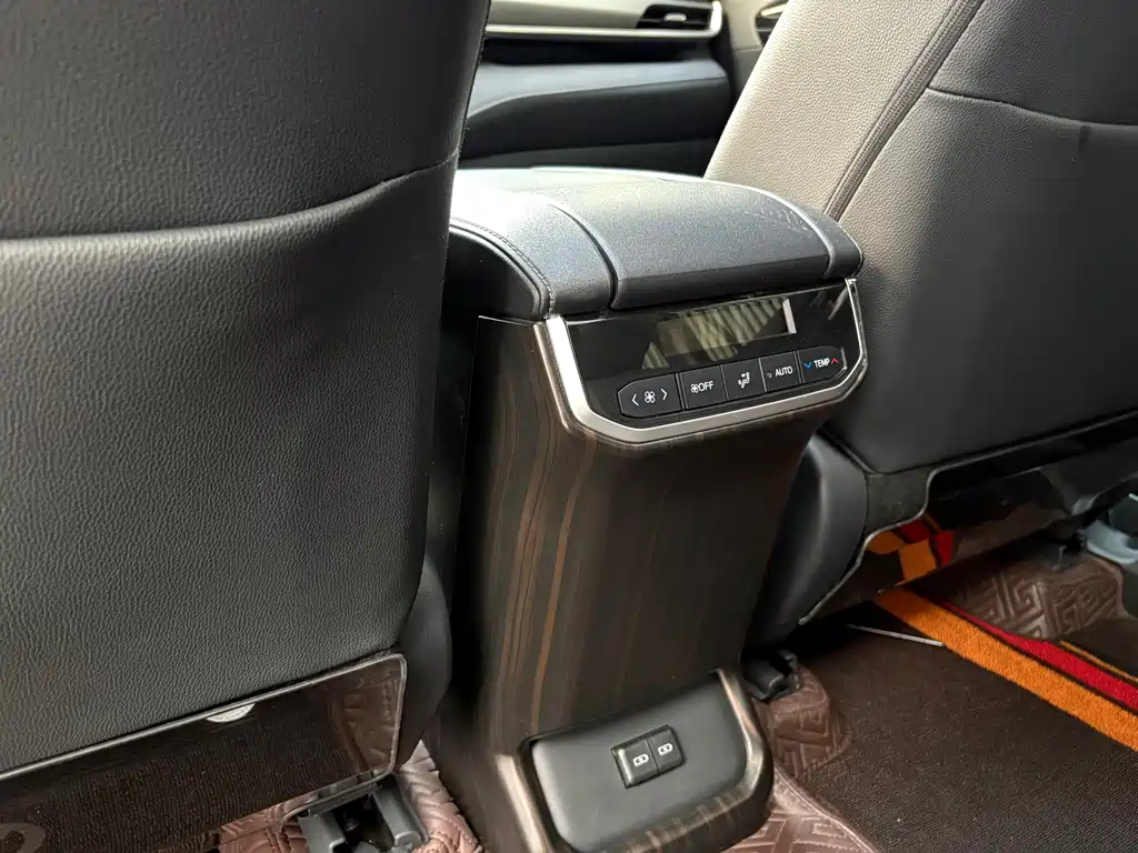 Toyota Highlander — фото 13