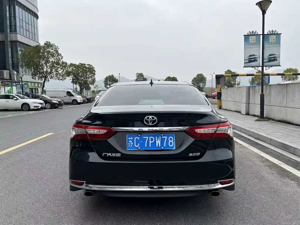 Toyota Camry — фото 4