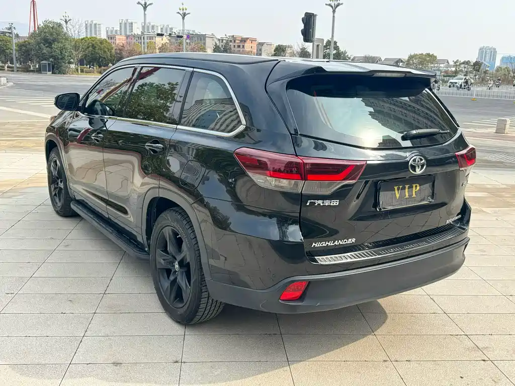 Toyota Highlander — фото 6