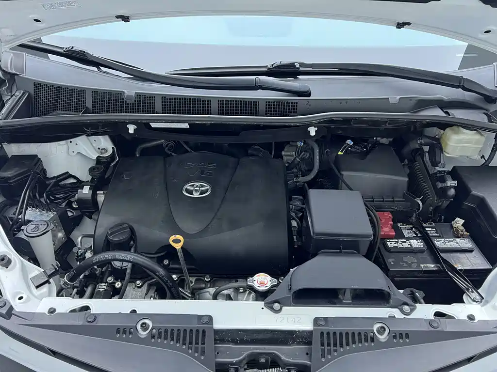 Toyota Sienna — фото 9