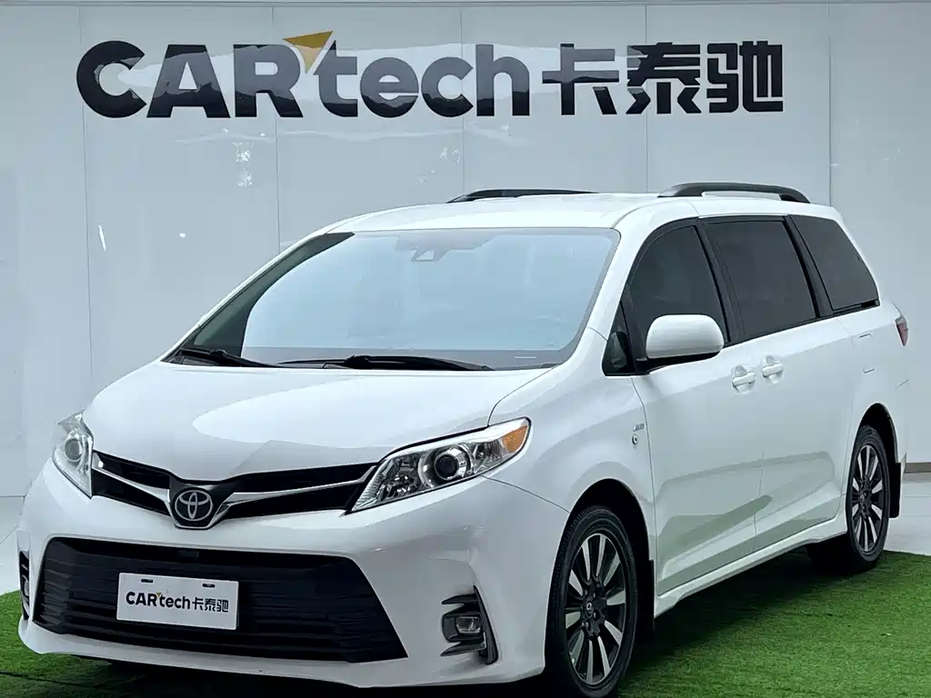 Toyota Sienna — фото 1