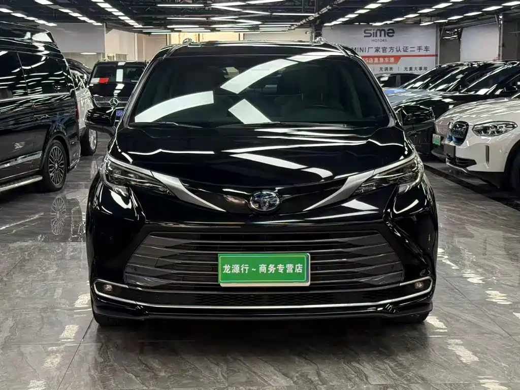 Toyota Sienna — фото 2