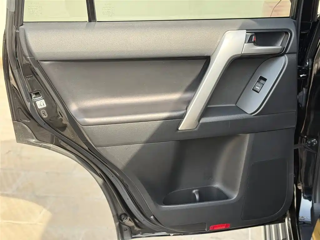 Toyota Prado (Import) — фото 10