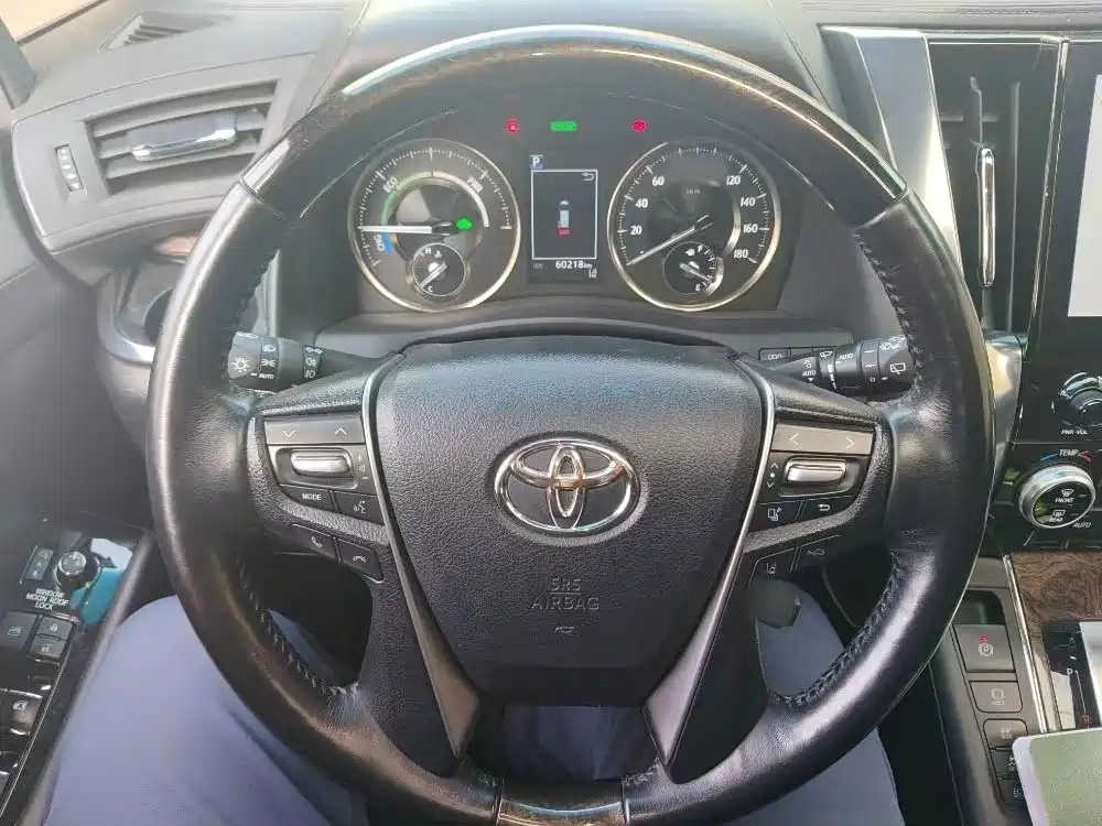 Toyota Vellfire — фото 2