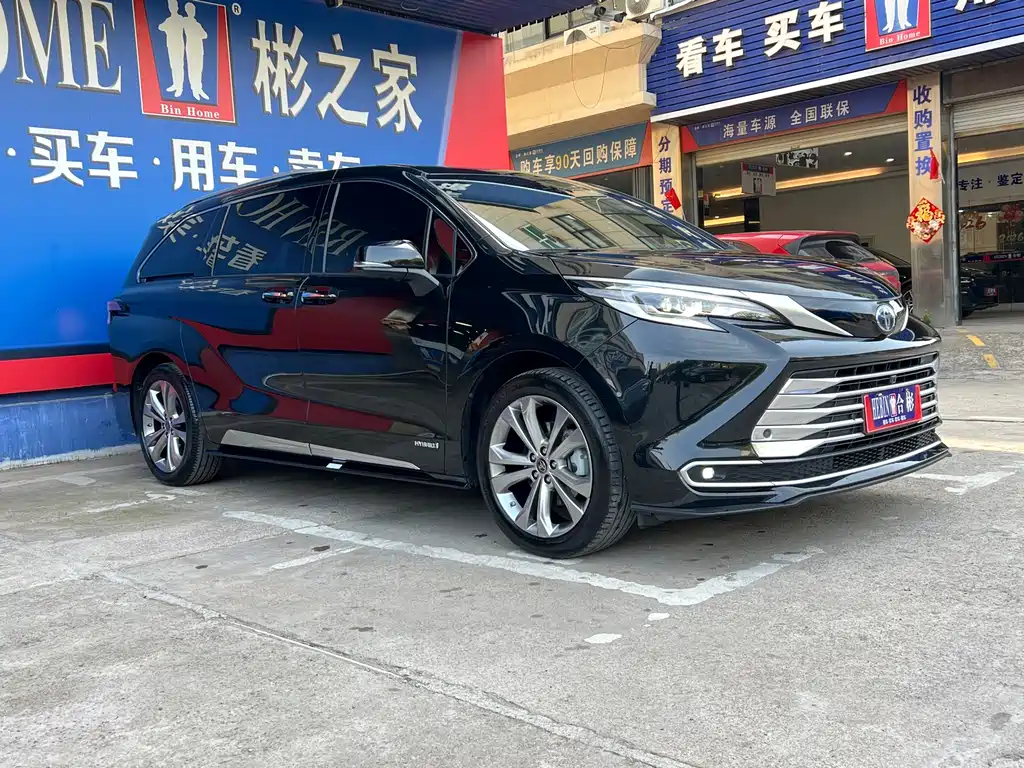 Toyota Sienna — фото 2