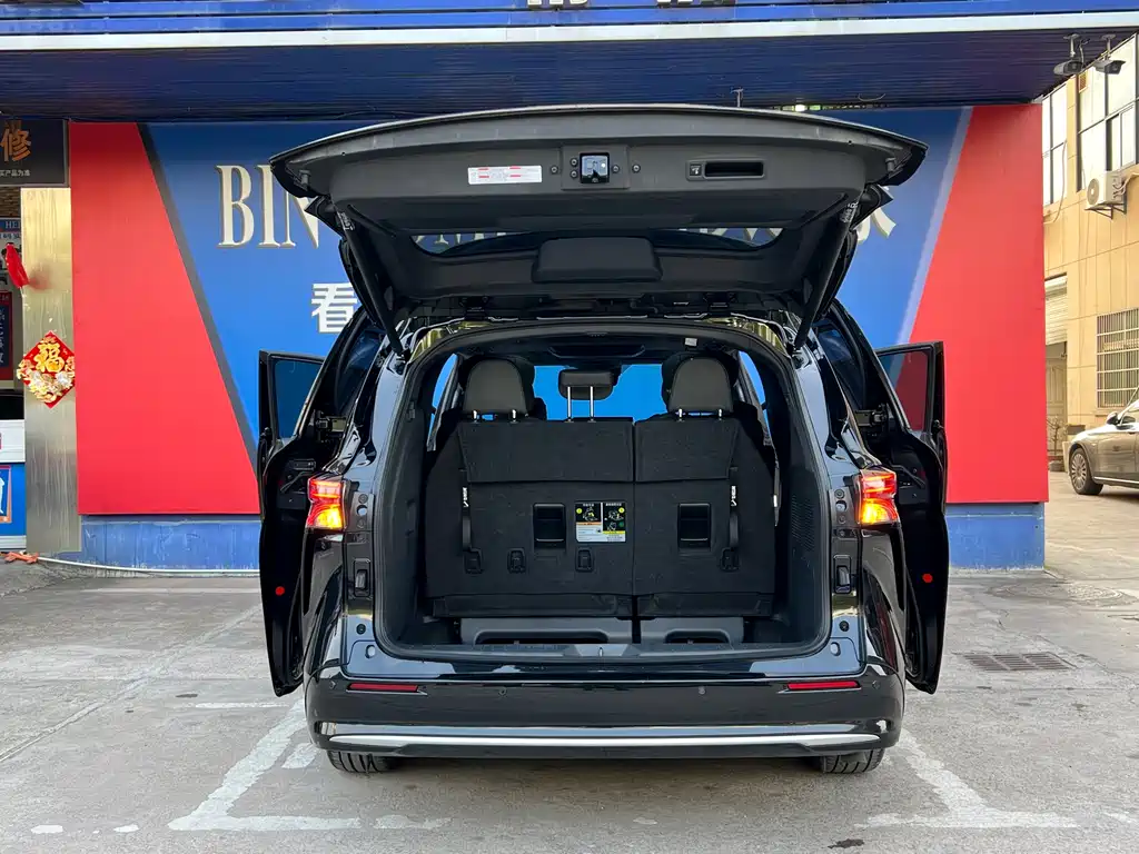 Toyota Sienna — фото 11
