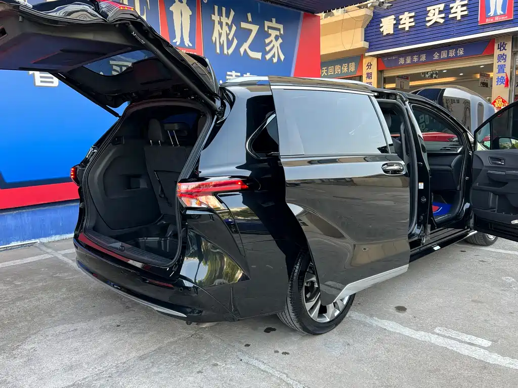 Toyota Sienna — фото 13