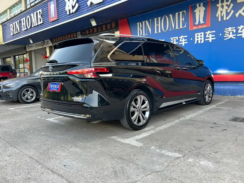 Toyota Sienna — фото 16