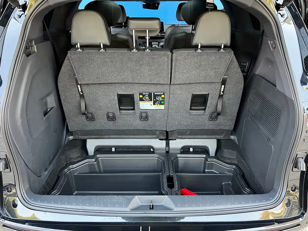 Toyota Sienna — фото 18