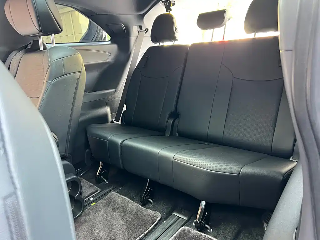 Toyota Sienna — фото 19