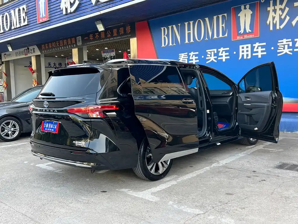 Toyota Sienna — фото 20