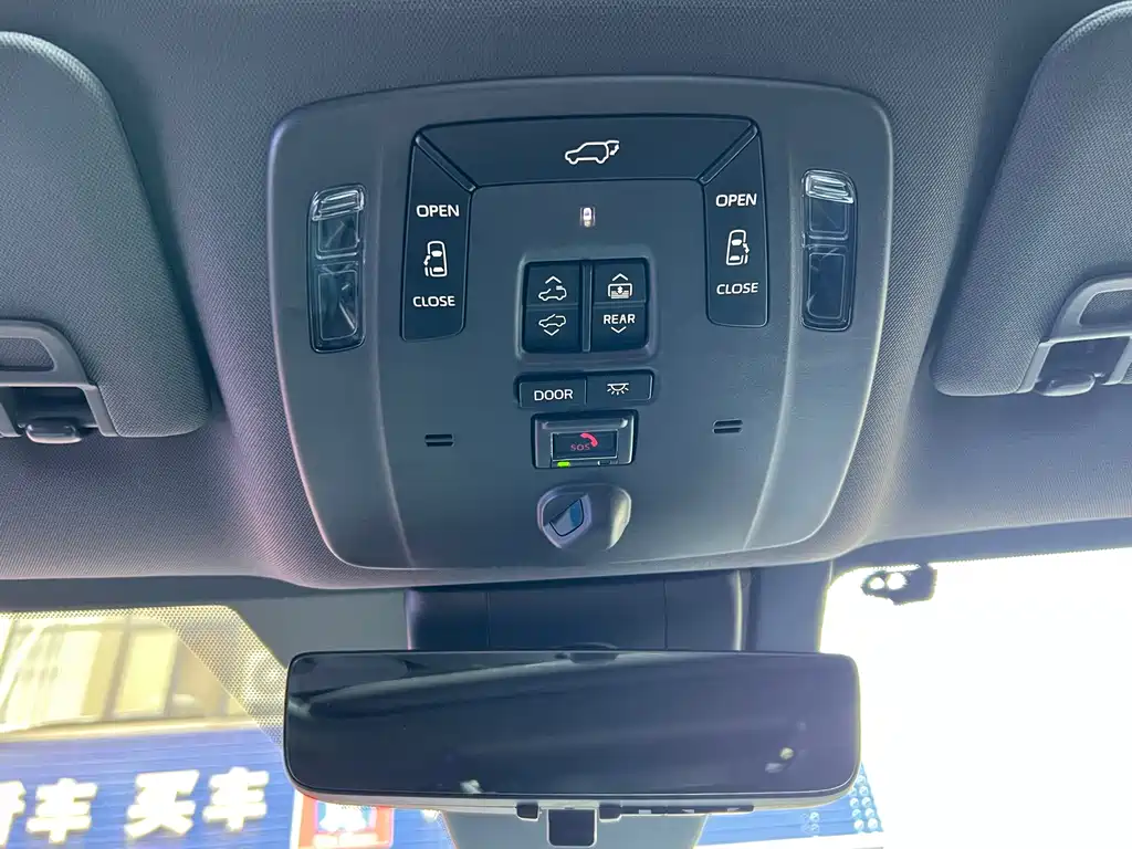 Toyota Sienna — фото 23
