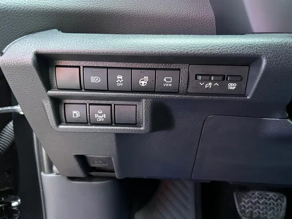 Toyota Sienna — фото 24