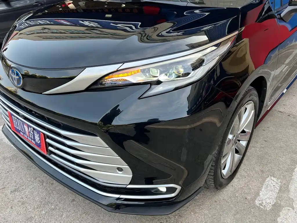 Toyota Sienna — фото 28