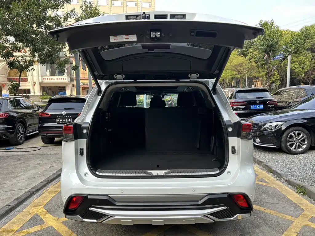 Toyota Highlander — фото 17