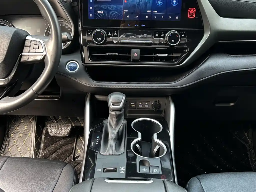 Toyota Highlander — фото 10
