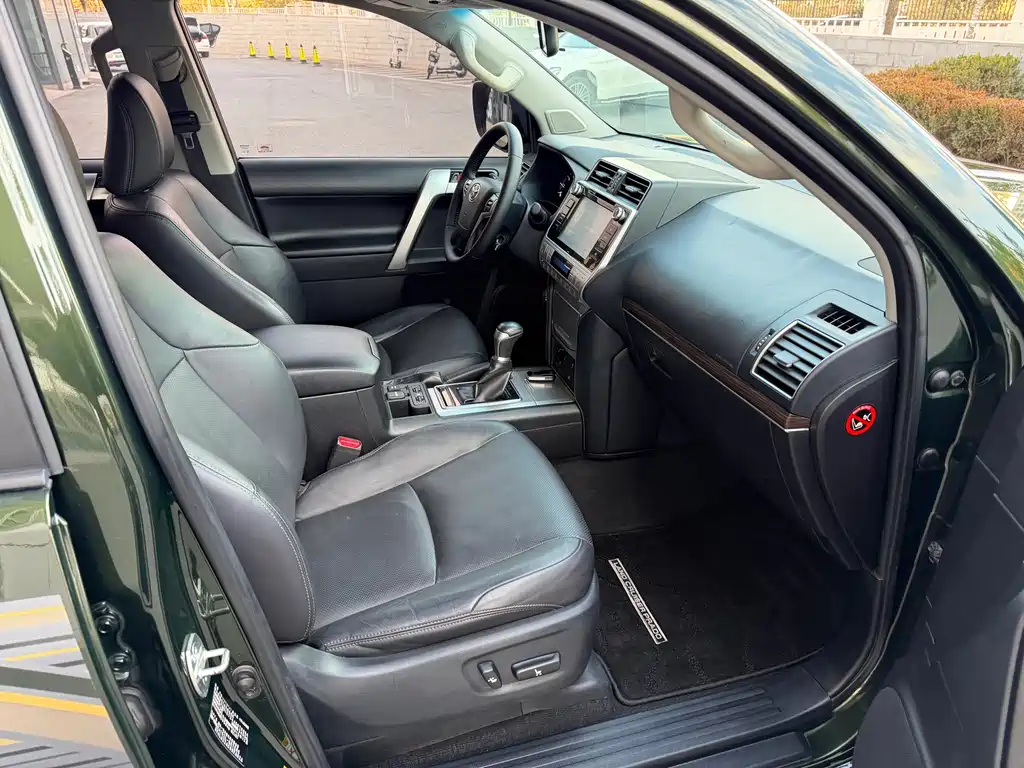 Toyota Prado — фото 10