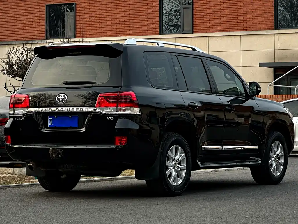 Toyota Land Cruiser — фото 11