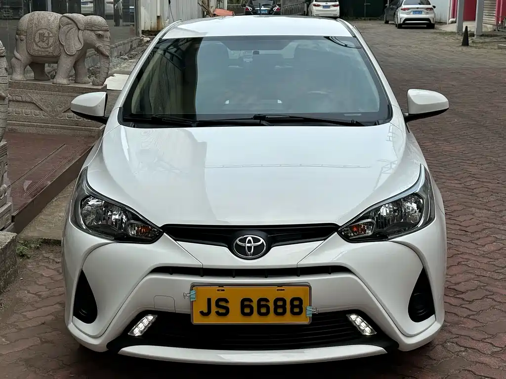 Toyota Yaris L — фото 2