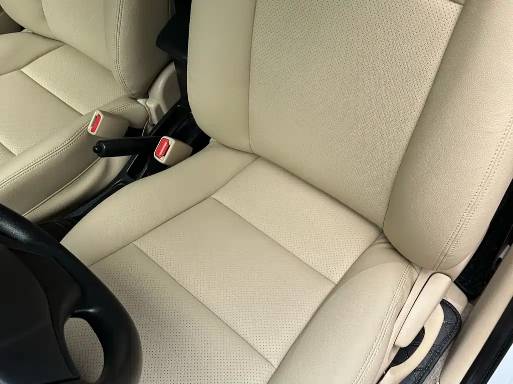 Toyota Yaris L — фото 4