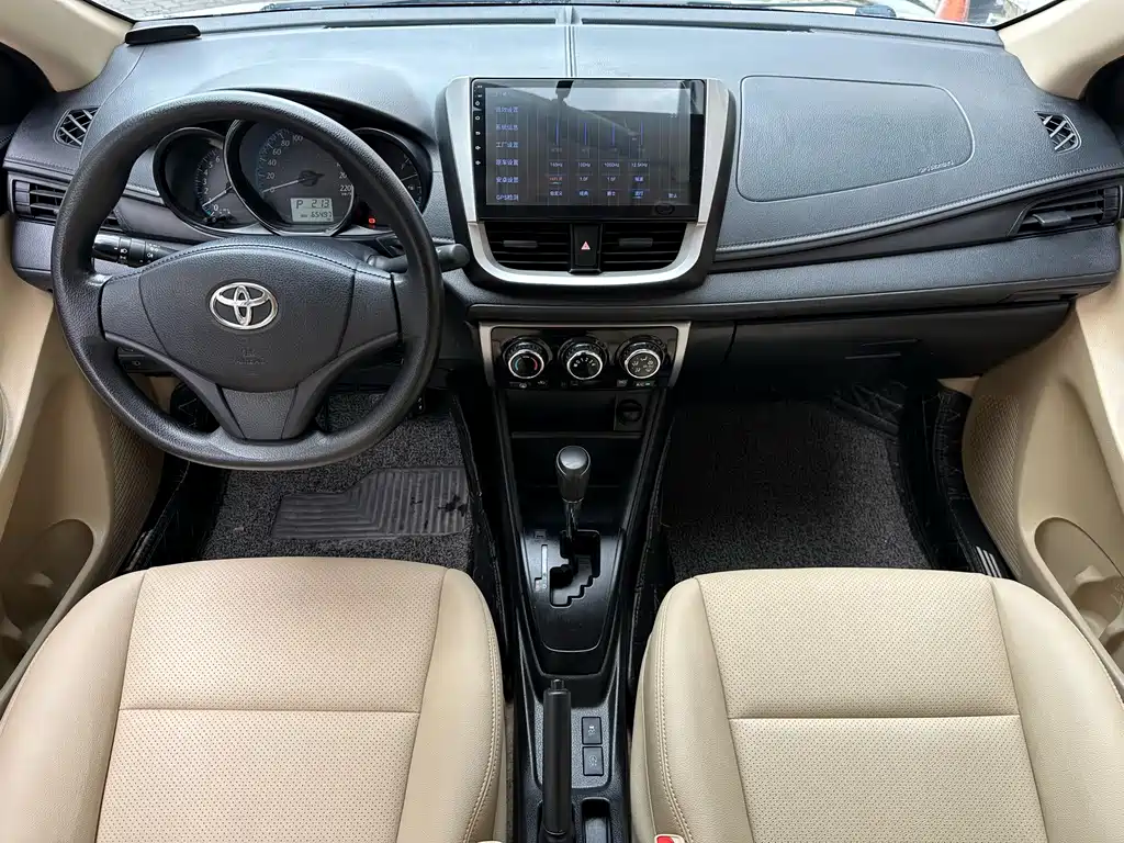 Toyota Yaris L — фото 7
