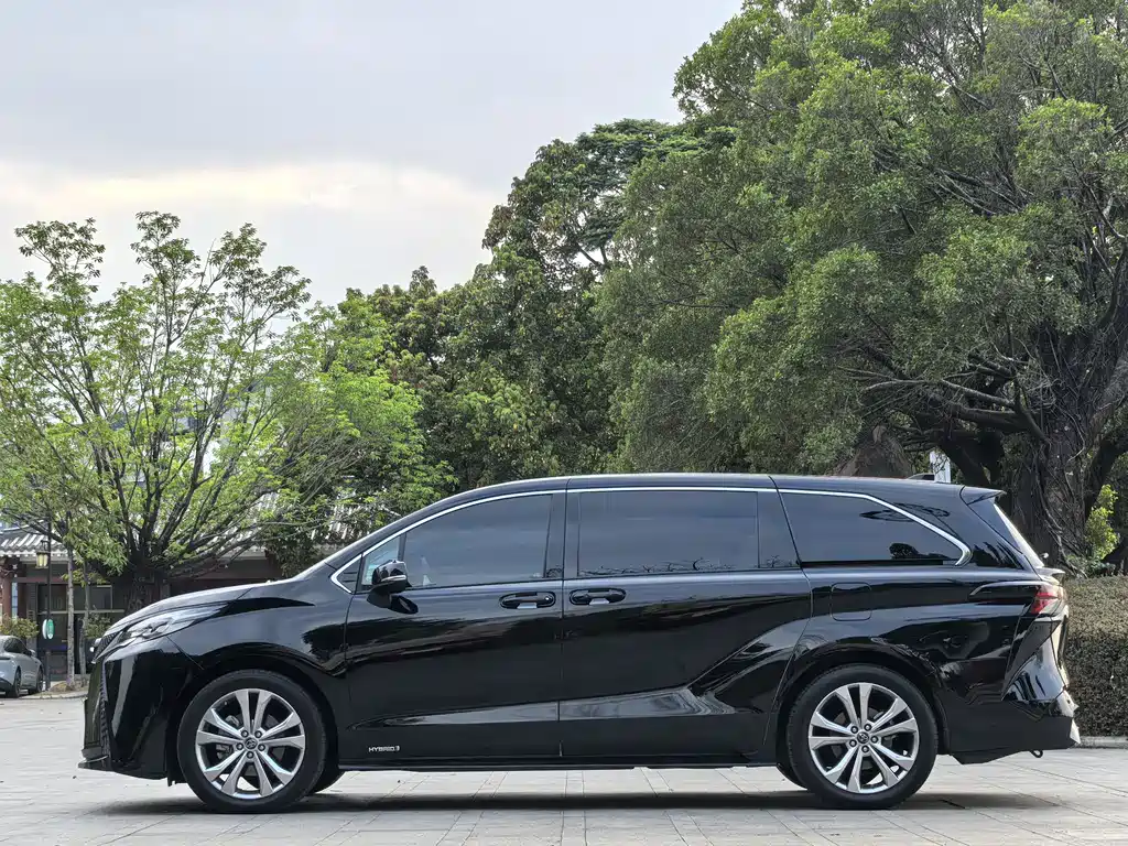 Toyota Sienna — фото 4
