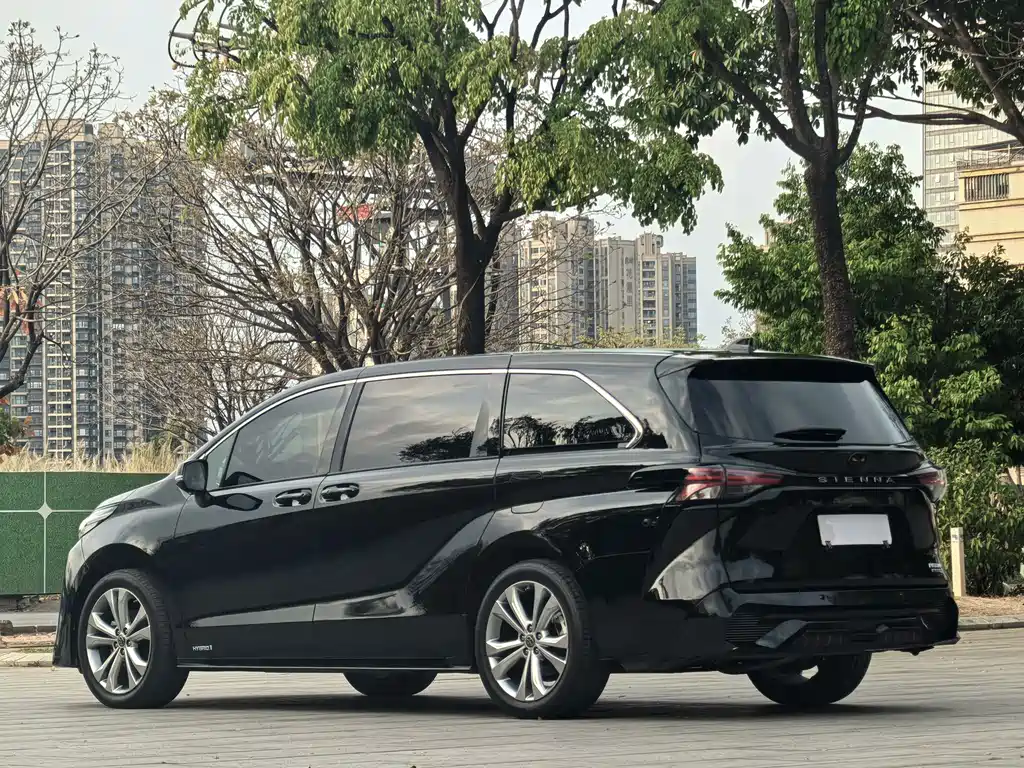 Toyota Sienna — фото 5